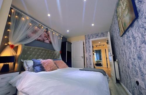Tower Hamlets Apartment | Luxury 4 bedroom in Canary Wharf