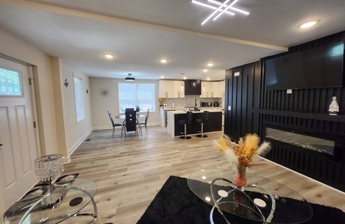 Stockbridge House | Luxury 4 Bedroom Stay in Stockbridge, GA!