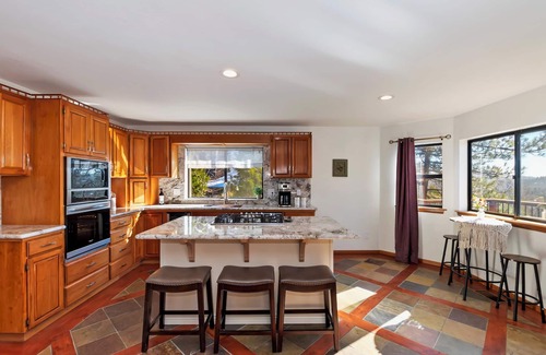 Lake Arrowhead Ski Chalet | Luxury 4-bedroom chalet with stunning views in Arrowhead Woods