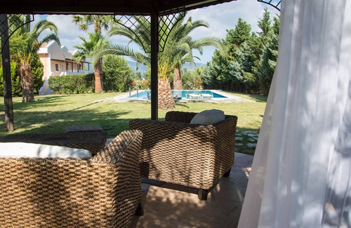 Kalamaki Villa | Luxury 4 bedroom Villa with private pool and kids pool.