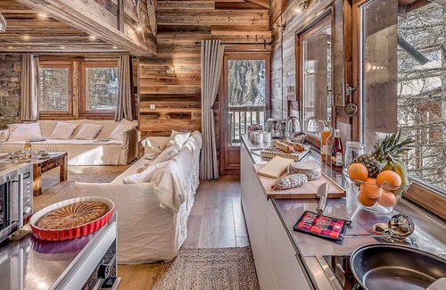 Les Brevieres Ski Chalet | Luxury 4* Chalet in Tignes - 6 bedrooms, 6 bathrooms, parking, wifi
