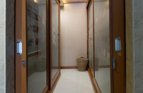 Khlong Tan Villa | Luxury 4 KingSize BedRooms - Central & Modern Sukhumvit