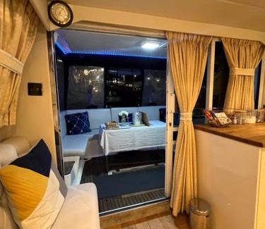 Southampton City Centre Boat Rental | LUXURY 40 FOOT YACHT ON 5 STAR OCEAN VILLAGE MARINA SOUTHAMPTON - minutes away from city centre and cruise terminals - Free parking included
