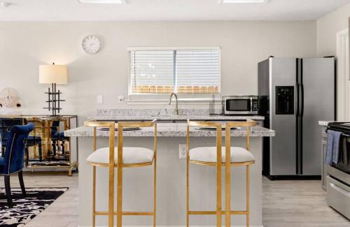 North San Antonio - SAT House | Luxury 4B Getaway near Airport Executive Suite
