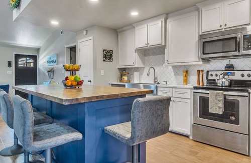 Ardmore House | Luxury 4bed 2bath hot tub in the heart of Ardmore