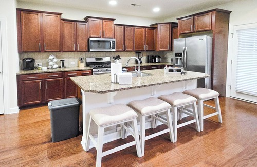 Charlotte House | Luxury 4BR - 2 King and 2 Queen