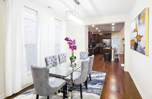 Charlotte House | Luxury 4BR - 2 King and 2 Queen