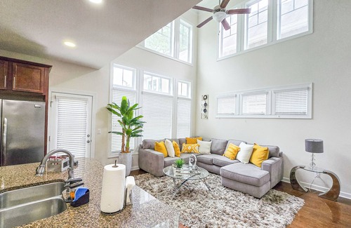 Charlotte House | Luxury 4BR - 2 King and 2 Queen