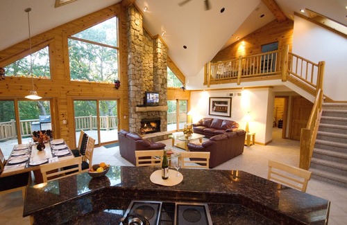 The Galena Territory House | Luxury 4br, 4.5 Bath Galena Territory Rental With Hot Tub & Pool Table