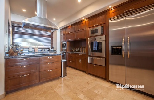 La Paz Condo | Luxury 4BR/4Ba Beach front Villa perfect location