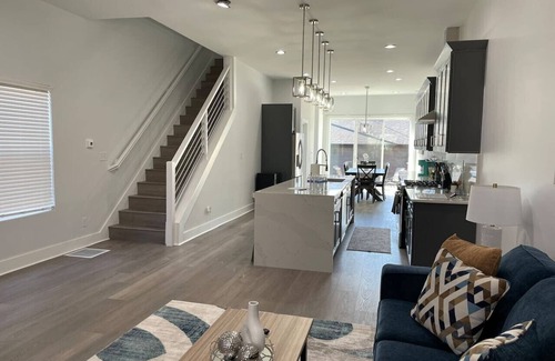 Fall Creek Place House | Luxury 4BR/5BA Downtown Indpls