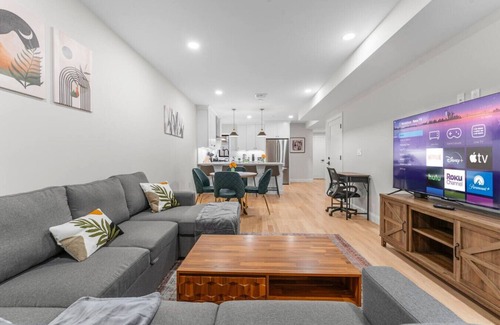 Thompson Square - Bunker Hill Apartment | Luxury 4BR | Charlestown