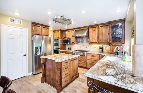 Rancho Cucamonga House | Luxury 4BR Home in Gated Rancho Cucamonga – Wide Backyard, Prime Location #40845