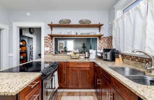 Bonnycastle House | Luxury 4BR|KING|Epic Backyard|HOT TUB|Fire Pit