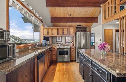 Mountain Valley House | Luxury 4BR Mountain Retreat in Aspen