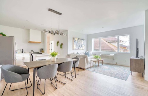 Humboldt Apartment | Luxury 4BR Sleeps 8 Near Food & Culture