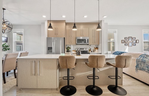 Calgary House | Luxury 4BR Townhouse Near YYC Airport - Sleeps 4