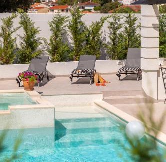 Razanj Villa | Luxury 4BR Villa Heated Pool, Just 100m to Sea