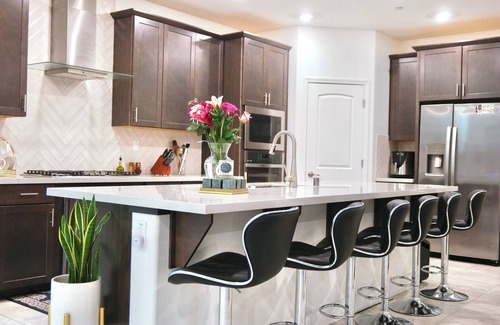 Antelope House | Luxury 5-Bed 3-Bath w/Gym, Office, EV, Smoker