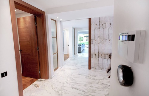 Cray Valley West House | Luxury 5-Bed, 4-Bath Home for the Ultimate Escape