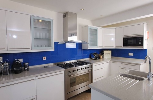 Trevone House | Luxury 5-bed coastal holiday home just two minutes from the beach. LAST SPOTS