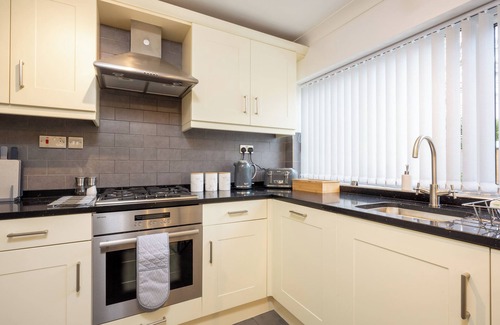 Barnt Green House | Luxury 5 Bed House With Parking & Garden In The Heart of Shirley Solihull