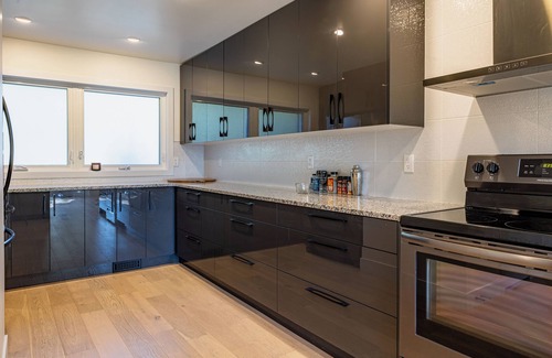 London House | Luxury 5-Bed London Retreat: Hot Tub & Sauna + Prime Location, Ultimate Comfort!