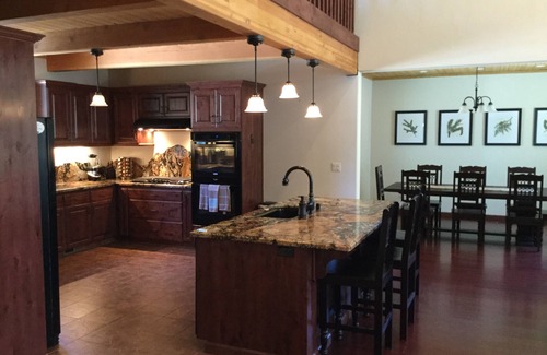 Shaver Lake House | Luxury 5 Bedroom 4.5 Bathroom Shaver Lake Home in Wildflower Village with AC