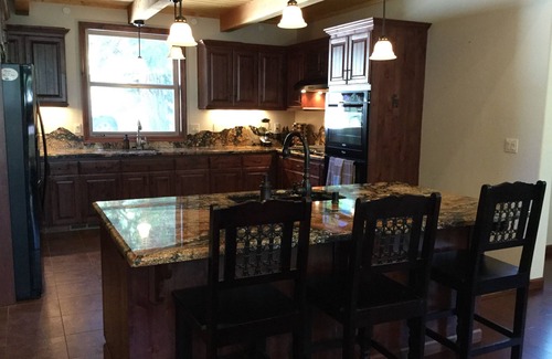 Shaver Lake House | Luxury 5 Bedroom 4.5 Bathroom Shaver Lake Home in Wildflower Village with AC