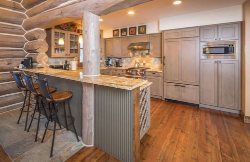 Powder Ridge Cabin | Luxury 5 Bedroom Big Sky Retreat