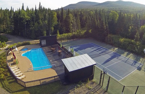 Lac Superieur Village Cabin | Luxury 5 bedroom Cote Nord Log Cabin
