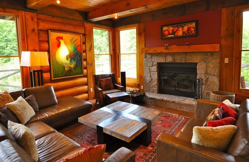 Lac Superieur Village Cabin | Luxury 5 bedroom Cote Nord Log Cabin