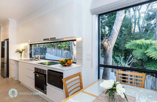 Manly Vale House | Luxury 5 Bedroom House With Aircon & Granny Flat