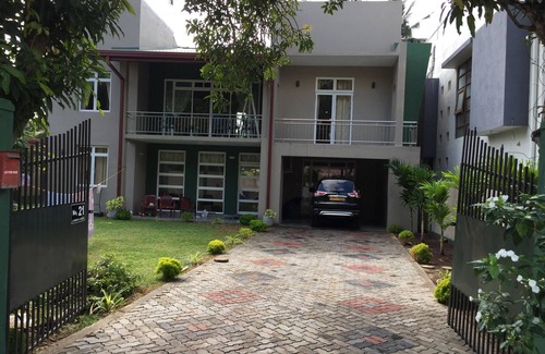 Raddolugama House | Luxury 5 Bedroom Holiday Home near Katunayake Air port