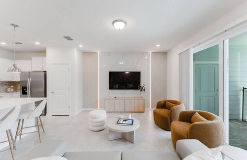 Four Corners House | Luxury 5‑Bedroom Home, Pool, Near Disney