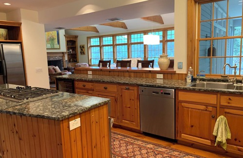 West Hartford House | Luxury 5-bedroom house in Quechee near golf and Quechee Club