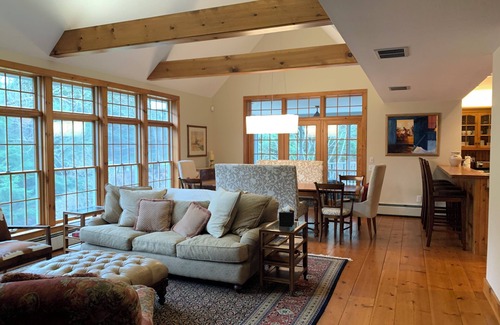 West Hartford House | Luxury 5-bedroom house in Quechee near golf and Quechee Club