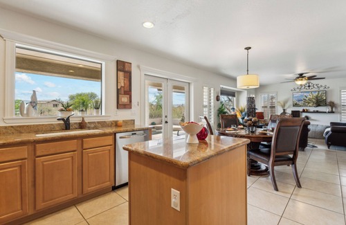 Saguaro West House | Luxury 5 Bedroom Pool Home/Gate Community