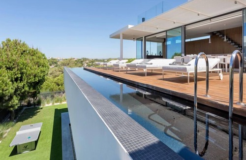 Vale do Garrao Villa | Luxury 5 bedroom villa with pool, sea views in Vale do Lobo J128 - Almancil, Algarve
