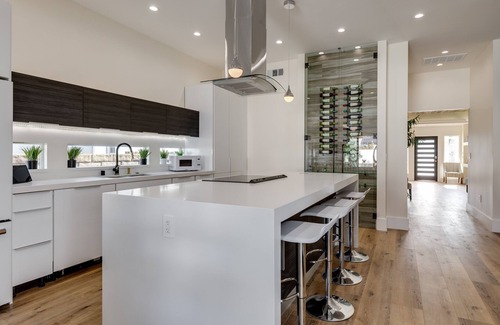 Valley Glen House | Luxury 5-bedrooms villa in pool in Los Angeles