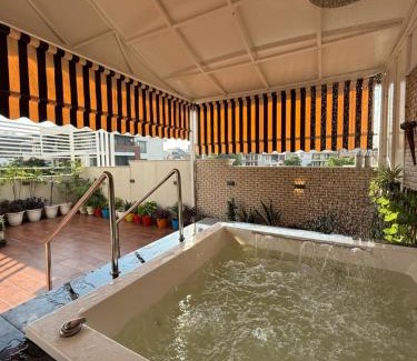 Gurugram Villa | Luxury 5 BHK Duplex Villa with jacuzzi
