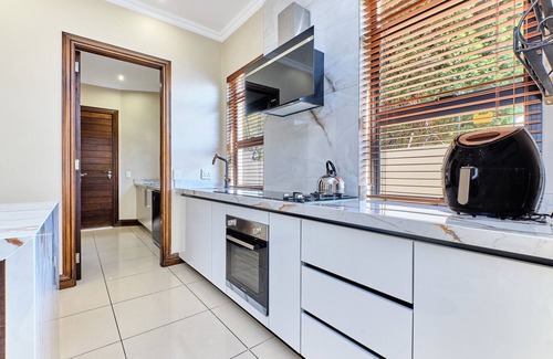 Greater Johannesburg Metropolitan Area House | Luxury 5-BR home, all en-suite, Solar + fast Wifi