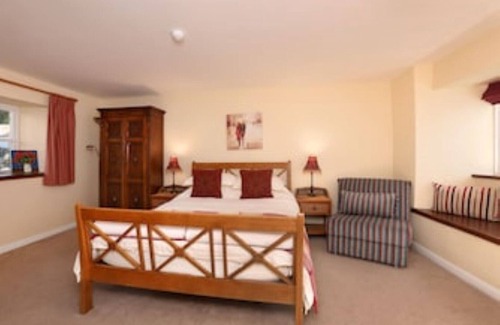 Crediton House | Luxury 5* Devon Cottage surrounded by beautiful views