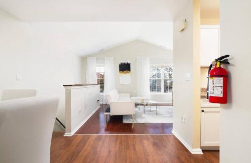 Newark Villa | Luxury 5 Star Home near NYC & Free Parking near EWR
