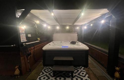 Skegness Villa | Luxury 5* Woodland Retreat, In The Woods.