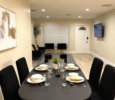 North Andrews Gardens Villa | Luxury 5Bed Family/Friends Gateway. 10Min to Beach