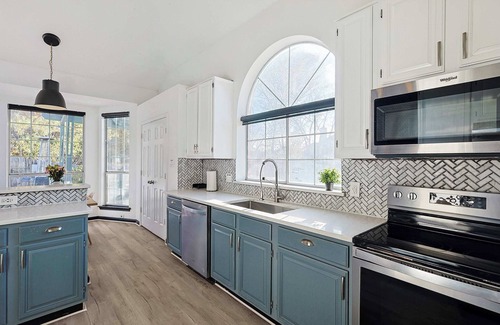 Dallas House | Luxury 5Br 2 5 Bath Villa with Pool