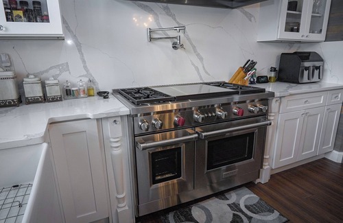 Church Street House | Luxury 5BR Near ATL – Sauna, Bar, EV Charger port, Fenced Yard, Media Room