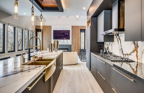 Cliftondale House | Luxury 5BR Retreat w/Pool, Hot Tub, Basketball