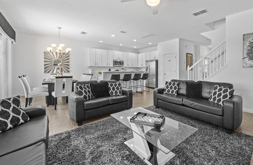 Davenport Villa | Luxury 6 Bed/5 bath Home on Award Winning Gated Golf Community, near Disney.
